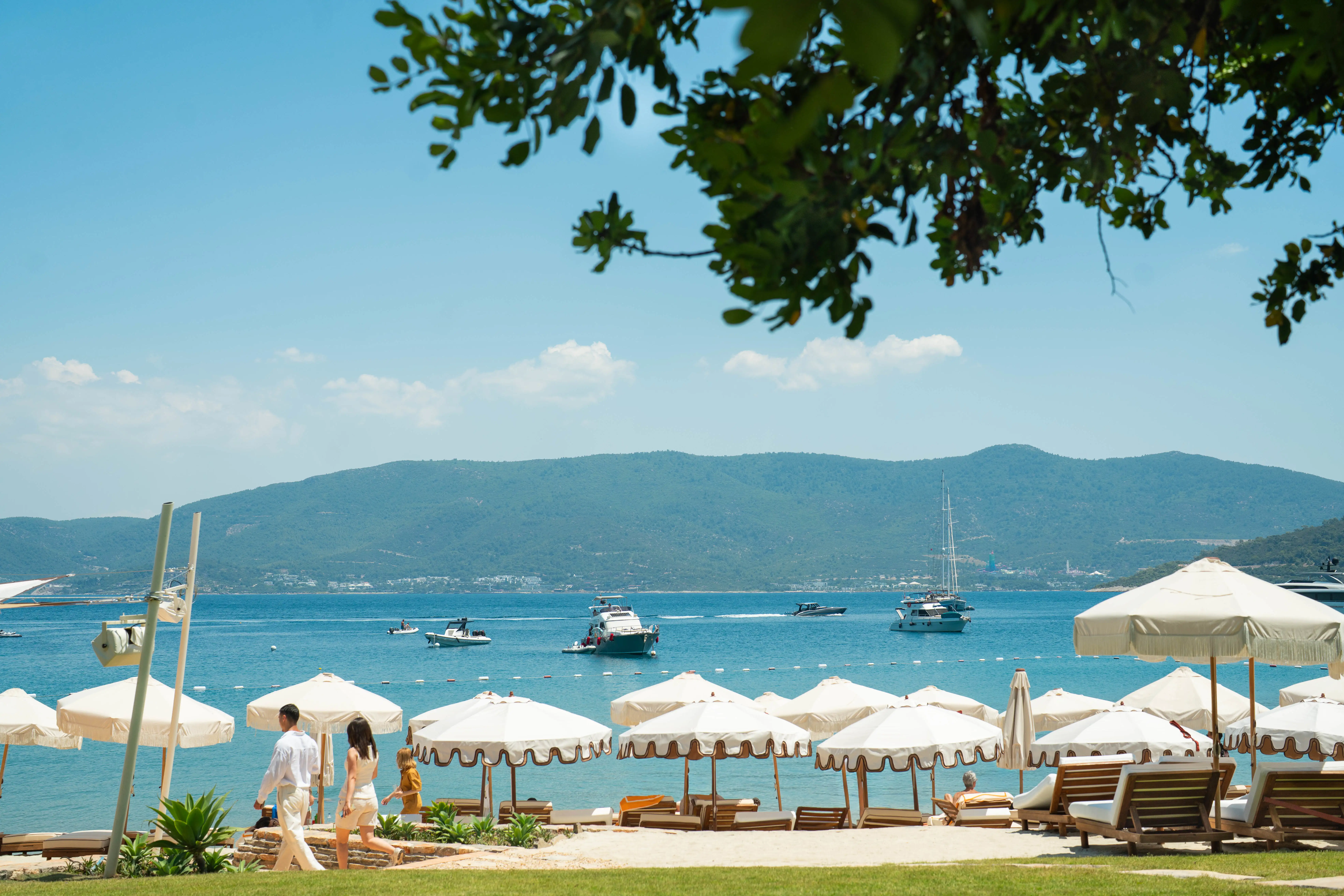 Türk Rivierası’nın En Güçlü Lokal Markalarından Lucca Beach Kapılarını Bodrum Demirbükü'nde Açtı